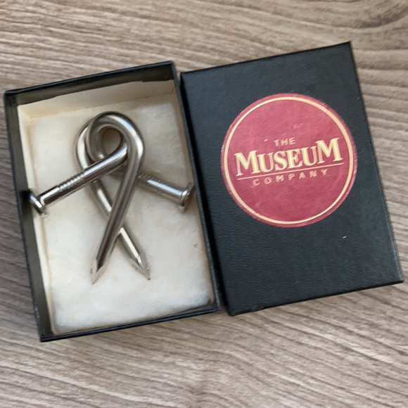 The museum Company twisted nail Heart Breaker brain teaser puzzles - Picture 9 of 16